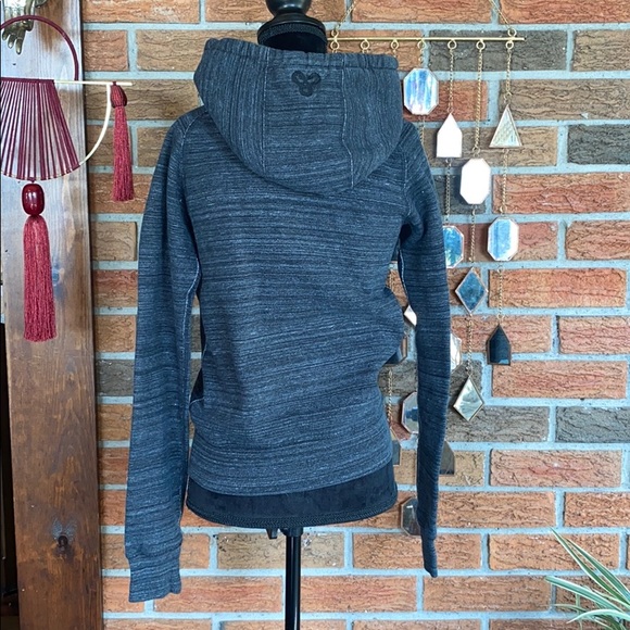 🌟 TNA Hoodie - Picture 4 of 6